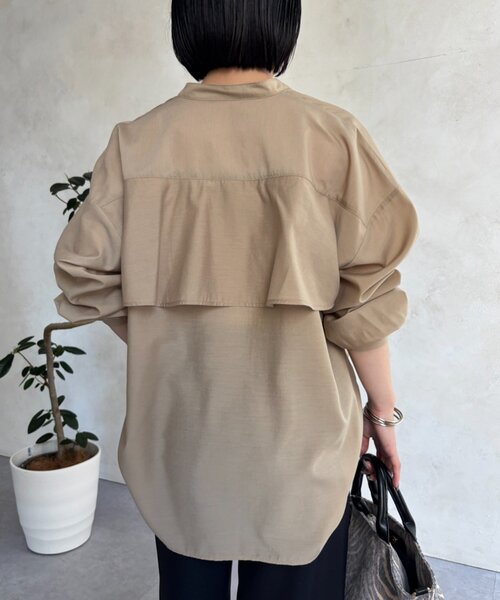Jena espace merveilleux(ジェナ エスパスメルヴェイユ)の「バックフリルブラウス(シャツ/ブラウス・レディース・オフホワイト/ブラック/ベージュ・FREE)」の3枚目の写真