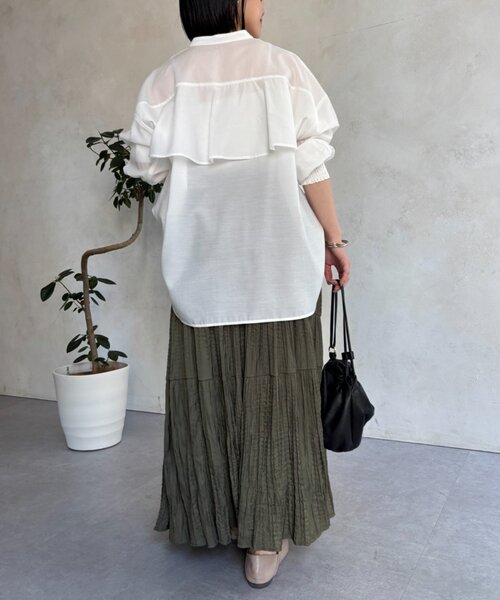 Jena espace merveilleux(ジェナ エスパスメルヴェイユ)の「バックフリルブラウス(シャツ/ブラウス・レディース・オフホワイト/ブラック/ベージュ・FREE)」の20枚目の写真
