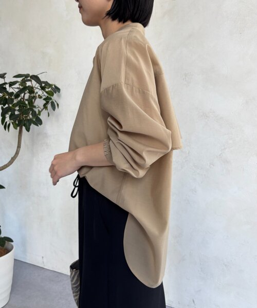 Jena espace merveilleux(ジェナ エスパスメルヴェイユ)の「バックフリルブラウス(シャツ/ブラウス・レディース・オフホワイト/ブラック/ベージュ・FREE)」の13枚目の写真