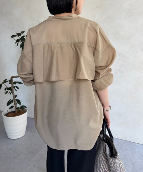 Jena espace merveilleux(ジェナ エスパスメルヴェイユ)の「バックフリルブラウス(シャツ/ブラウス・レディース・オフホワイト/ブラック/ベージュ・FREE)」の4枚目の写真