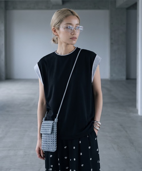 STYLE DELI（スタイルデリ）の「【BLK001】スリーブコントラストコットンTシャツ（Tシャツ/カットソー・レディース・ブラック/グレー・FREE）」の2枚目の写真