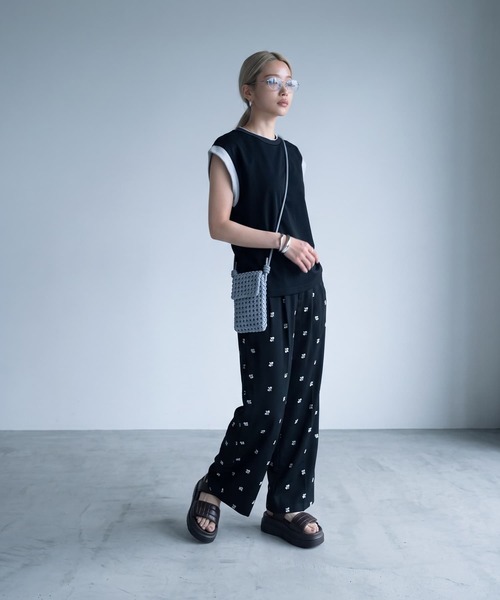 STYLE DELI（スタイルデリ）の「【BLK001】スリーブコントラストコットンTシャツ（Tシャツ/カットソー・レディース・ブラック/グレー・FREE）」の6枚目の写真