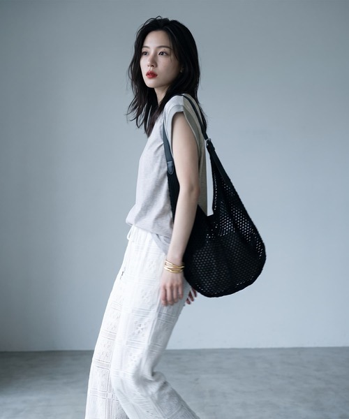STYLE DELI（スタイルデリ）の「【BLK001】スリーブコントラストコットンTシャツ（Tシャツ/カットソー・レディース・ブラック/グレー・FREE）」の8枚目の写真