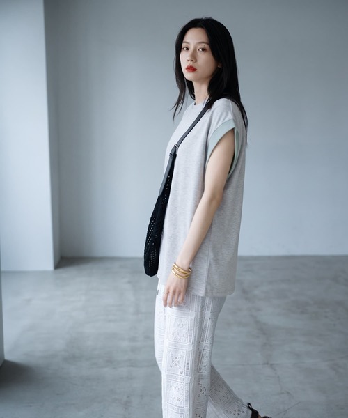 STYLE DELI（スタイルデリ）の「【BLK001】スリーブコントラストコットンTシャツ（Tシャツ/カットソー・レディース・ブラック/グレー・FREE）」の11枚目の写真