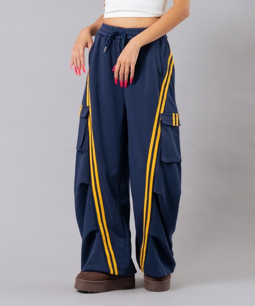 ANAP(アナップ)の「ラインスウェットカーゴパンツ(その他パンツ・レディース・ブラウン/ネイビー/ライトグレー・F)」の1枚目の写真