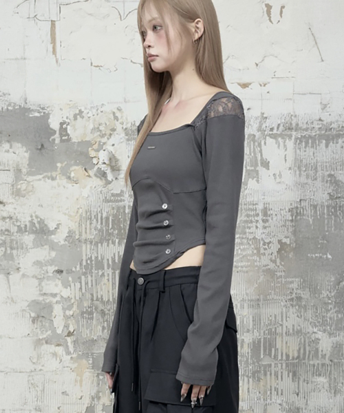 ETRE AU SOMMET(エトレオソメ)の「Bust Line Pintuck Detail Long Sleeve (Dark Gray)(Tシャツ/カットソー・レディース・ダークグレー・FREE)」の4枚目の写真