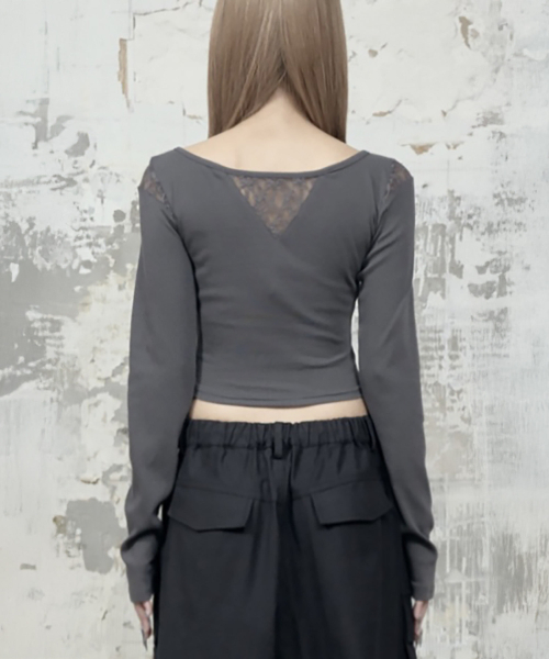 ETRE AU SOMMET(エトレオソメ)の「Bust Line Pintuck Detail Long Sleeve (Dark Gray)(Tシャツ/カットソー・レディース・ダークグレー・FREE)」の5枚目の写真