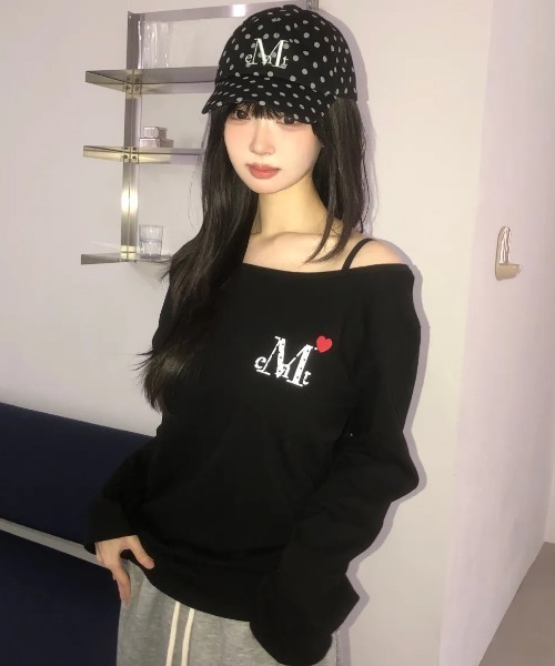 MUCENT(ムセント)の「【日本未発売/WEB限定】MUCENT(ムセント)/ラブリッツ ミニ ハート ロゴ ワンショルダー 長袖 Tシャツ ロンT/LOVRITS MINI HEART LOGO ONE SHOULDER T(Tシャツ/カットソー・レディース・ブラック/ホワイト・FREE)」の4枚目の写真