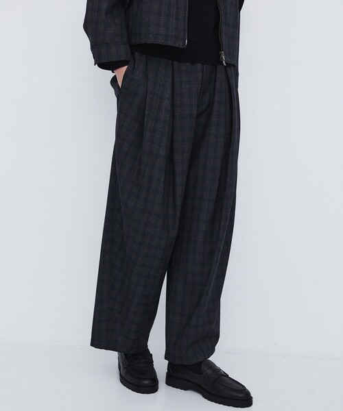 UNITED TOKYO(ユナイテッドトウキョウ)の「【数量限定】CUBA CHECK 2タックワイドパンツ |愛知ウール/防臭/ムレ防止(スラックス・メンズ・ネイビー/ブラウン・2/1)」の1枚目の写真