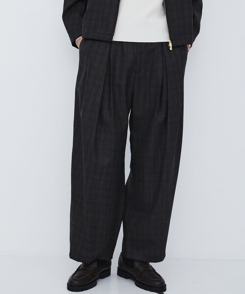 UNITED TOKYO(ユナイテッドトウキョウ)の「【数量限定】CUBA CHECK 2タックワイドパンツ |愛知ウール/防臭/ムレ防止(スラックス・メンズ・ネイビー/ブラウン・2/1)」の2枚目の写真
