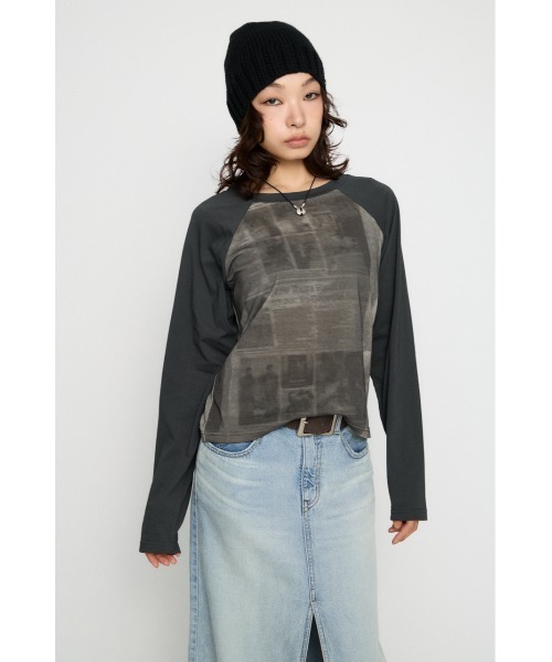 LAGUA GEM(ラグアジェム)の「PHOTO PRINT RAGLAN トップス(Tシャツ/カットソー・レディース・ブラック/ホワイト・FREE)」の4枚目の写真