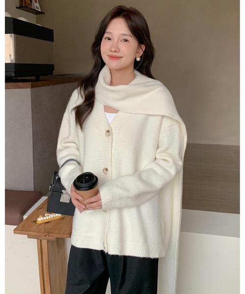 BIRTHDAY BASH(バースデイバッシュ)の「KNIT CARDIGAN with MUFFLER(ニットカーディガン マフラー付き)(カーディガン/ボレロ・レディース・ホワイト・FREE)」の4枚目の写真