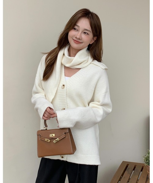 BIRTHDAY BASH(バースデイバッシュ)の「KNIT CARDIGAN with MUFFLER(ニットカーディガン マフラー付き)(カーディガン/ボレロ・レディース・ホワイト・FREE)」の5枚目の写真