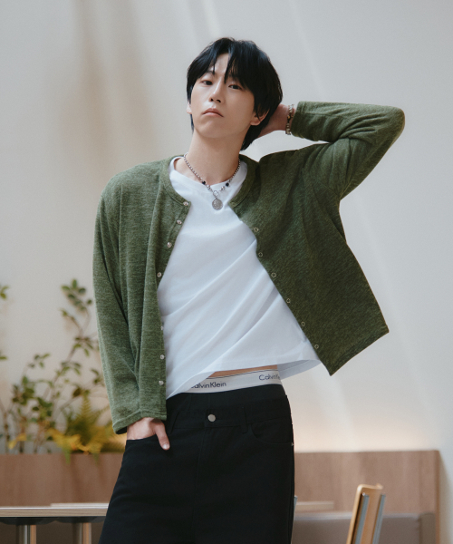 GCLIP(ジクリップ)の「ブラッシュドラウンドネック セミクロップド ニットカーディガン 3Color(カーディガン/ボレロ・メンズ・ブラック/グレー/カーキ・FREE)」の6枚目の写真