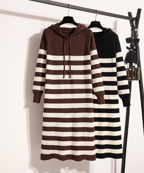 AMAJI(アマジ)の「フード付き ボーダー柄 ニットワンピース(ワンピース・レディース・ブラウン/ブラック・MEDIUM/LARGE/X-LARGE)」の4枚目の写真
