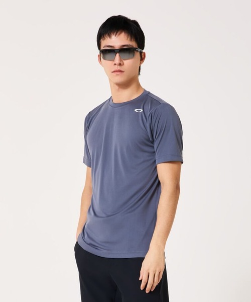 OAKLEY(オークリー)の「オークリー FOUNDATIONAL TECH SS CREW 1.0/Tシャツ/スポーツ・トレーニングコレクション/メンズ/OAKLEY(Tシャツ/カットソー・メンズ・ブラック/ブルーグレー・L/M/XL/S)」の2枚目の写真