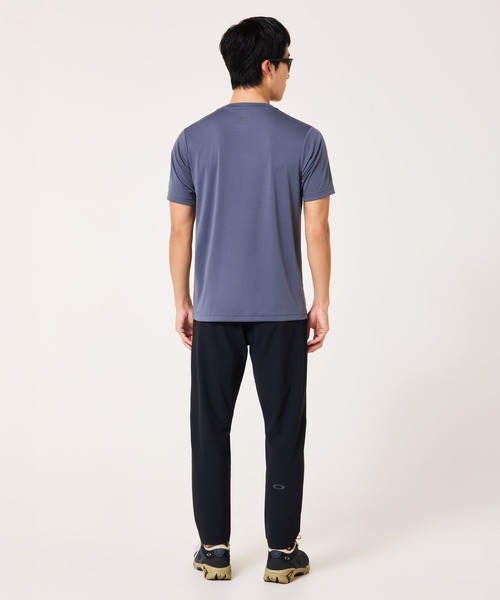 OAKLEY(オークリー)の「オークリー FOUNDATIONAL TECH SS CREW 1.0/Tシャツ/スポーツ・トレーニングコレクション/メンズ/OAKLEY(Tシャツ/カットソー・メンズ・ブラック/ブルーグレー・L/M/XL/S)」の4枚目の写真