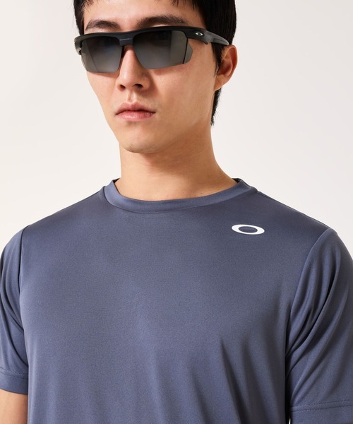 OAKLEY(オークリー)の「オークリー FOUNDATIONAL TECH SS CREW 1.0/Tシャツ/スポーツ・トレーニングコレクション/メンズ/OAKLEY(Tシャツ/カットソー・メンズ・ブラック/ブルーグレー・L/M/XL/S)」の5枚目の写真