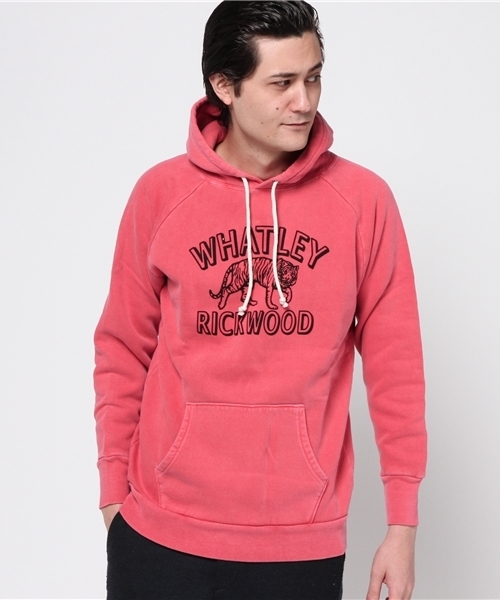 FRUIT OF THE LOOM（フルーツオブザルーム）の「【FRUIT OF THE LOOM/フルーツオブザルーム】プリントピグメントプルパーカースウェット（パーカー・メンズ・ブラック/ベージュ/カーキ/レッド系その他・MEDIUM/LARGE）」の4枚目の写真