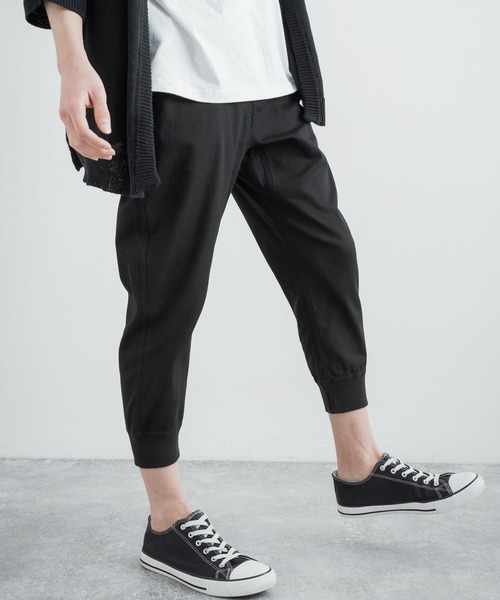 Rocky Monroe(ロッキーモンロー)の「コットンリネン イージークロップドジョガーパンツ 別注ワンマイルウェア(その他パンツ・メンズ・ベージュ/ネイビー/ブラック/カーキ/ホワイト/ピンク/ブルー/グレー/サックスブルー/ワンウォッシュ/ブラウン/チャコール/ブラック系/ブルーグレー/ベージュ系・M/LL/L/XXL/S)」の4枚目の写真