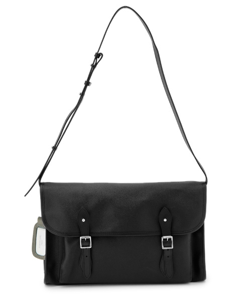 PORTER(ポーター)の「PORTER GIRL JEAN SHOULDER BAG(L) <B印 YOSHIDA SELECT>(ショルダーバッグ・レディース・ブラック/カーキ/ブラウン/レッド・ONE SIZE)」の2枚目の写真