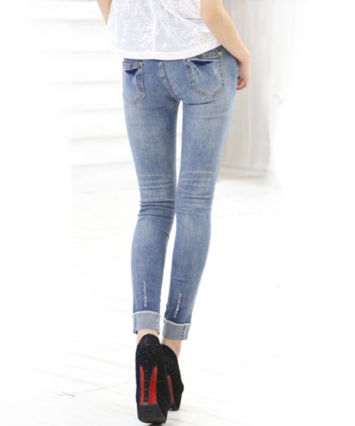 classicalelf（クラシカルエルフ）の「裾スカル＆スタッズがかっこいいスキニーデニム（デニムパンツ・レディース・インディゴブルー・30/26/28）」の3枚目の写真