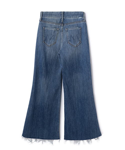 MOTHER DENIM(マザーデニム)の「MOTHER クロップドフレアデニムパンツ(デニムパンツ・レディース・ブルー・23/24)」の13枚目の写真