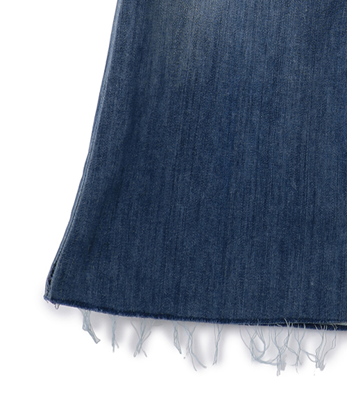 MOTHER DENIM(マザーデニム)の「MOTHER クロップドフレアデニムパンツ(デニムパンツ・レディース・ブルー・23/24)」の21枚目の写真