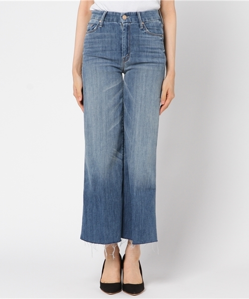 MOTHER DENIM(マザーデニム)の「MOTHER クロップドフレアデニムパンツ(デニムパンツ・レディース・ブルー・23/24)」の2枚目の写真