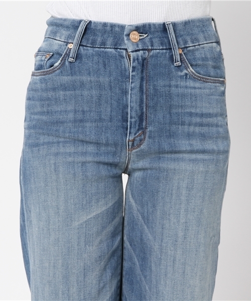 MOTHER DENIM(マザーデニム)の「MOTHER クロップドフレアデニムパンツ(デニムパンツ・レディース・ブルー・23/24)」の5枚目の写真