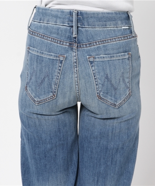 MOTHER DENIM(マザーデニム)の「MOTHER クロップドフレアデニムパンツ(デニムパンツ・レディース・ブルー・23/24)」の6枚目の写真