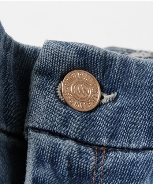 MOTHER DENIM(マザーデニム)の「MOTHER クロップドフレアデニムパンツ(デニムパンツ・レディース・ブルー・23/24)」の11枚目の写真
