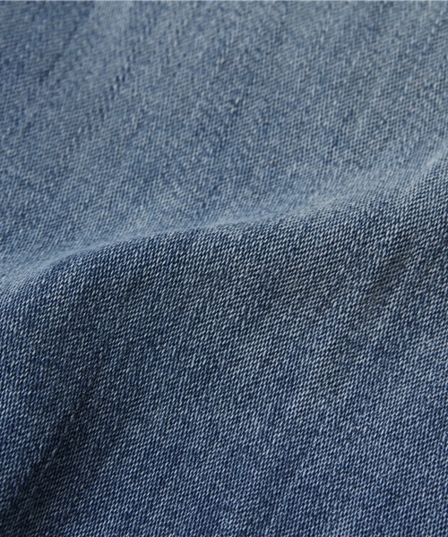 MOTHER DENIM(マザーデニム)の「MOTHER クロップドフレアデニムパンツ(デニムパンツ・レディース・ブルー・23/24)」の12枚目の写真