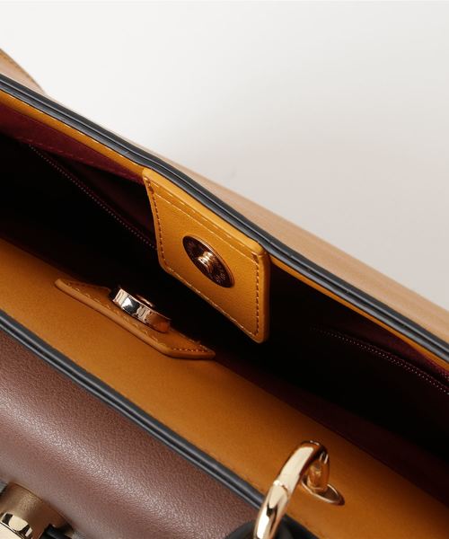 N.（N. Natural Beauty Basic）（エヌエヌナチュラルビューティーベーシック）の「ベルトフラップ2WAYショルダーバッグ（ショルダーバッグ・レディース・ブラック/グレー系その他/ブルー系その他/イエロー系その他・ﾌﾘ-）」の9枚目の写真