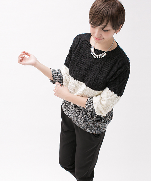 NANO universe（ナノユニバース）の「3段配色ケーブルニットプルオーバー L/S（ニット/セーター・レディース・ブラック/グレー・FREE）」の3枚目の写真