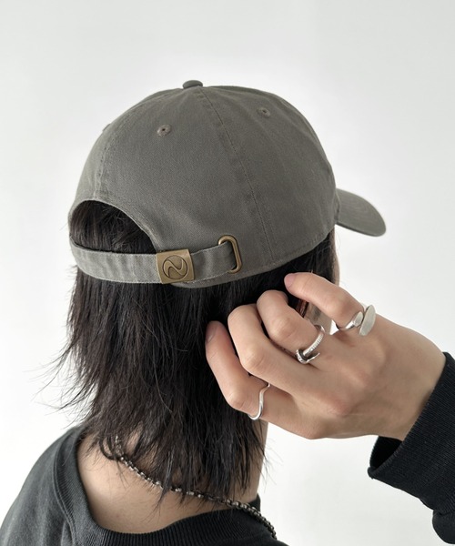 newhattan(ニューハッタン)の「newhattan(ニューハッタン) / STONE WASHED TWILL CAP ウォッシュドツイルローキャップ/無地/ワンポイント/ユニセックス(キャップ・メンズ・ホワイト/ブラック/ダークグリーン/ダークブラウン/カーキ/パープル/ネイビー/グレー/オリーブ/ライム/ゴールド/オレンジ/グレー系その他/ベージュ系その他/グリーン系その他/パープル系その他/バーガンディー/ロイヤルブルー/ワイン/ライトベージュ/チャコール/フューシャピンク/コーラルピンク/ダークオレンジ/オレンジ系その他/ダークブルー/ダークブラック/ライトブラック/ライトインディゴブルー・FREE)」の12枚目の写真