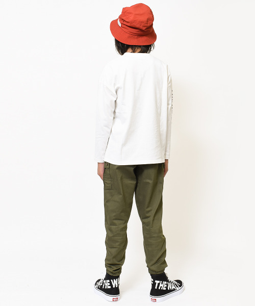 RAT EFFECT（ラットエフェクト）の「袖ロゴプリントロングTシャツ（Tシャツ/カットソー・キッズ・ベージュ/オフホワイト/カーキ/ブルー/ブラック・120/130/140/150/160/170）」の8枚目の写真