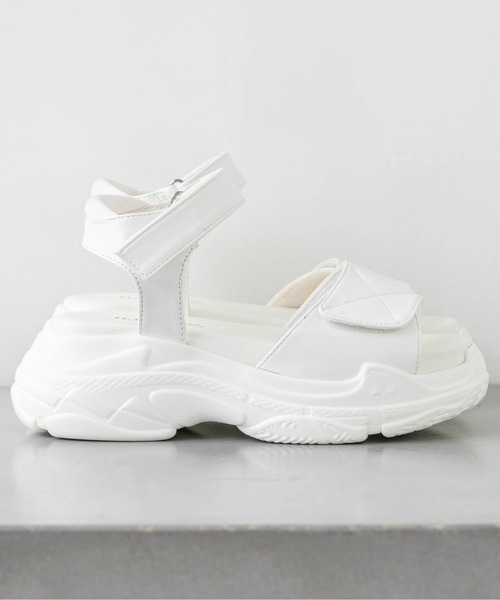 RASVOA(ラスボア)の「厚底ベルトサンダル(サンダル・レディース・ブラック/オフホワイト・M/L)」の1枚目の写真