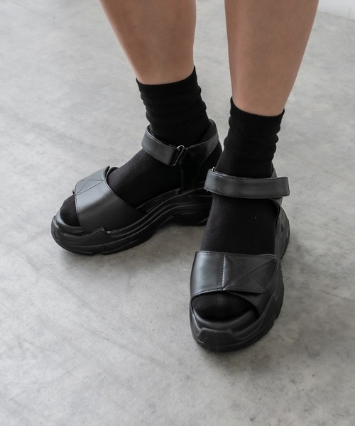 RASVOA(ラスボア)の「厚底ベルトサンダル(サンダル・レディース・ブラック/オフホワイト・M/L)」の7枚目の写真