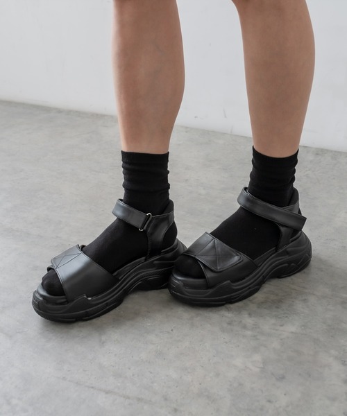 RASVOA(ラスボア)の「厚底ベルトサンダル(サンダル・レディース・ブラック/オフホワイト・M/L)」の9枚目の写真