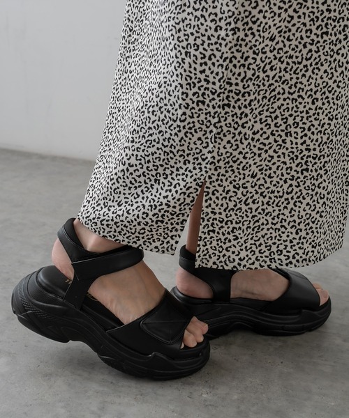 RASVOA(ラスボア)の「厚底ベルトサンダル(サンダル・レディース・ブラック/オフホワイト・M/L)」の10枚目の写真