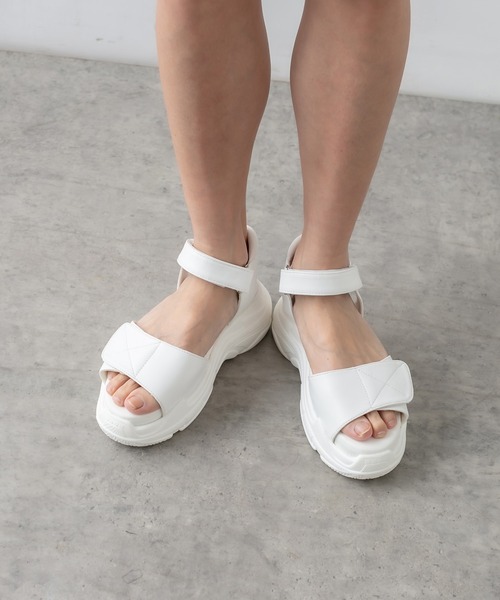 RASVOA(ラスボア)の「厚底ベルトサンダル(サンダル・レディース・ブラック/オフホワイト・M/L)」の12枚目の写真