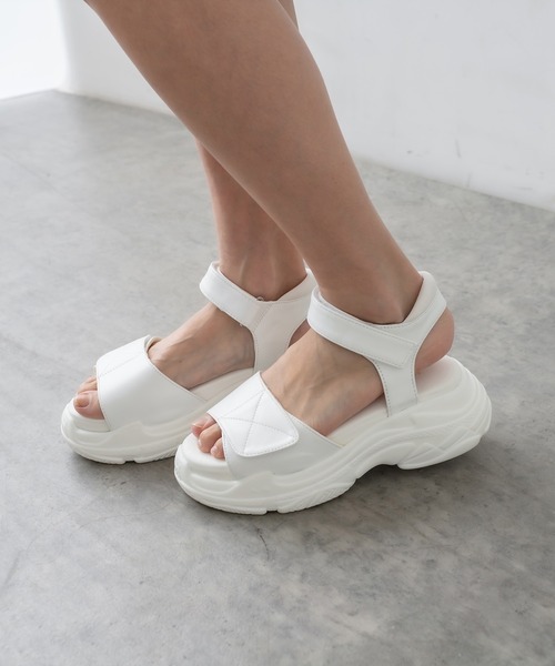 RASVOA(ラスボア)の「厚底ベルトサンダル(サンダル・レディース・ブラック/オフホワイト・M/L)」の15枚目の写真