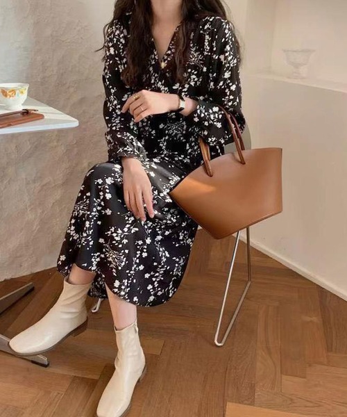 Newlyme（ニューリーミー）の「カシュクール花柄ワンピース（ワンピース・レディース・ブラック/ホワイト・FREE）」の4枚目の写真