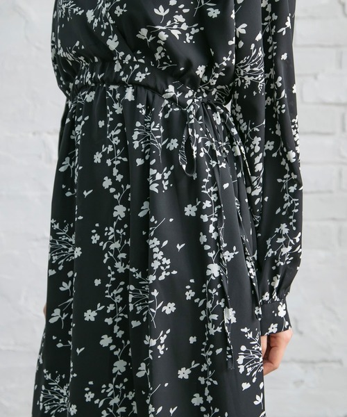 Newlyme（ニューリーミー）の「カシュクール花柄ワンピース（ワンピース・レディース・ブラック/ホワイト・FREE）」の5枚目の写真