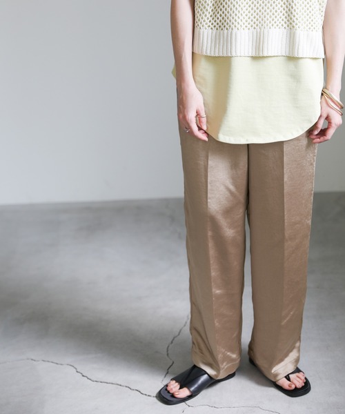 select MOCA（セレクトモカ）の「2021 SS ヴィンテージサテンセンタープレスストレートリラックスパンツ（その他パンツ・レディース・ベージュ/サックスブルー/イエロー/アイボリー・FREE）」の20枚目の写真