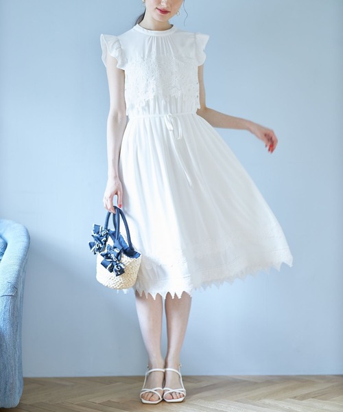 tocco closet（トッコ　クローゼット）の「ウエストりぼん付き肩フリルレース装飾シフォンワンピース（ワンピース・レディース・ホワイト/ブラック・M）」の3枚目の写真