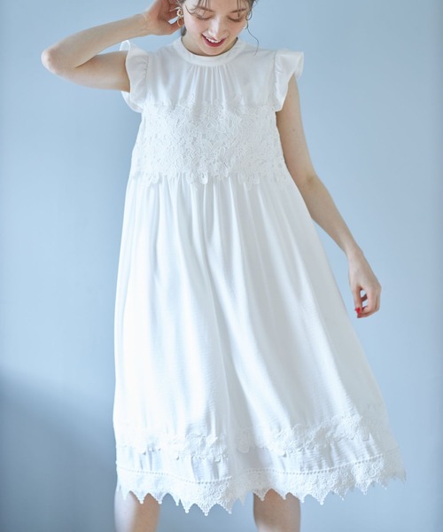 tocco closet（トッコ　クローゼット）の「ウエストりぼん付き肩フリルレース装飾シフォンワンピース（ワンピース・レディース・ホワイト/ブラック・M）」の22枚目の写真