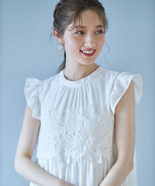 tocco closet（トッコ　クローゼット）の「ウエストりぼん付き肩フリルレース装飾シフォンワンピース（ワンピース・レディース・ホワイト/ブラック・M）」の6枚目の写真