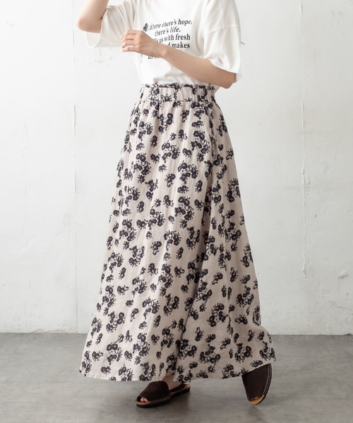 PUAL CE CIN（ピュアルセシン）の「麻/リネン キャンバス中花プリントスカート（スカート・レディース・ホワイト/ブラック/ナチュラル・FREE）」の3枚目の写真